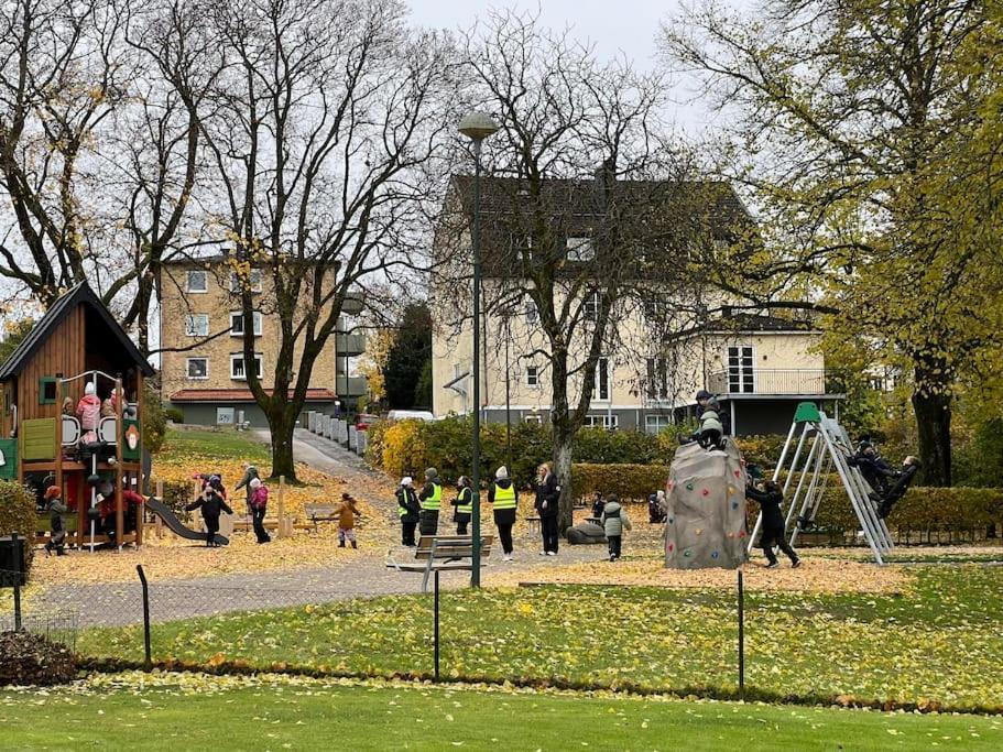 Haerligt Stort Boende I Perfekt Laege Borås Exterior foto